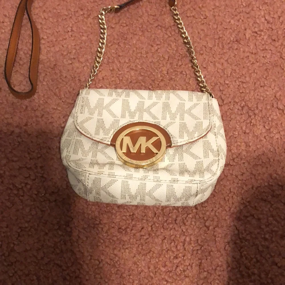 Gorgeous Michael Kors 🥳8xHP🥳Crossbody Bag